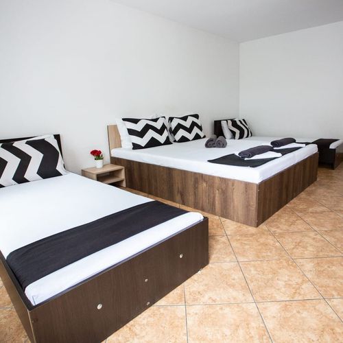Camera cvadrupla deluxe cu baie