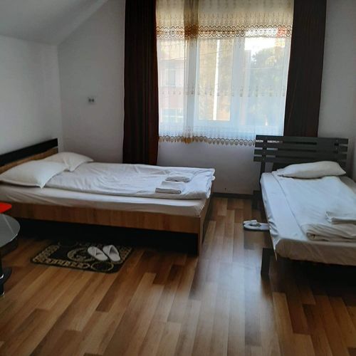 Camera cvadrupla cu baie
