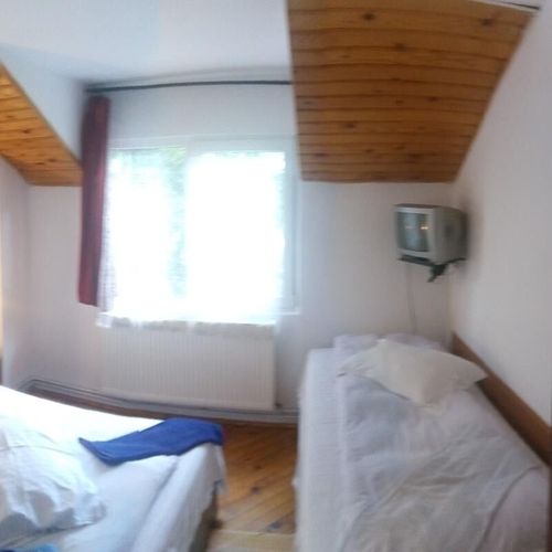 Camera tripla