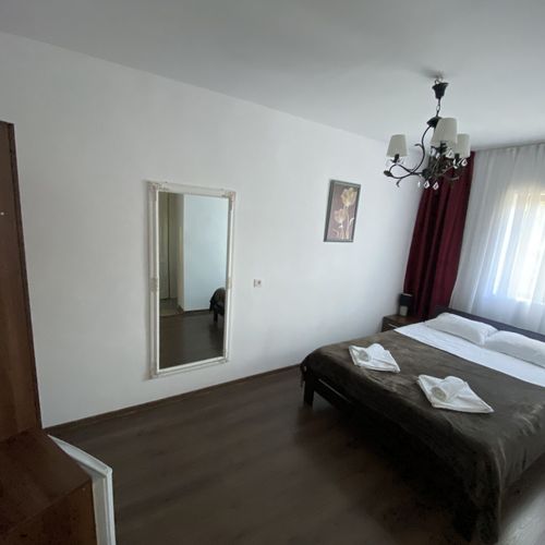Camera dubla premium la etaj