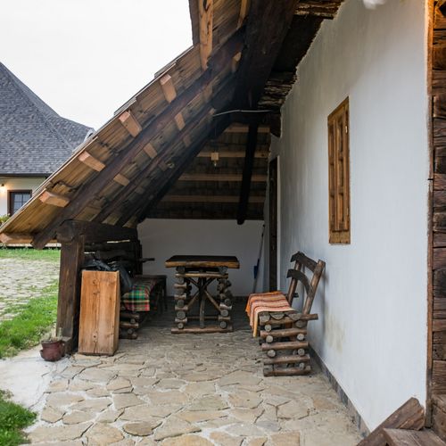Casa rustică pentru 8 pers. (se inchirieaza doar integral)