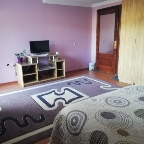 Camera dubla cu balcon cu baie (se poate solicita pat suplimentar)