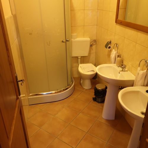 Camera tourist familial(ă) pentru 7 pers. (se poate solicita pat suplimentar)