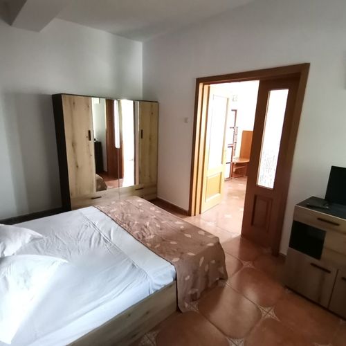 Apartament la etaj cu balcon cu 2 camere pentru 4 pers.