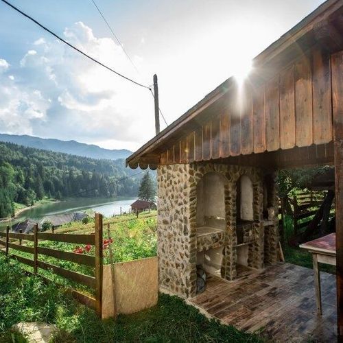 Casă de vacanță pentru 14 pers. (se inchirieaza doar integral)