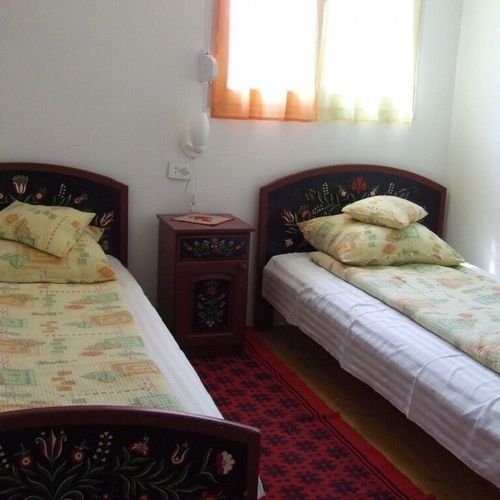 Casa rustică pentru 10 pers. (se inchirieaza doar integral)