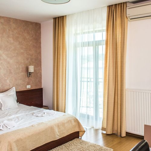 Camera tripla classic cu balcon