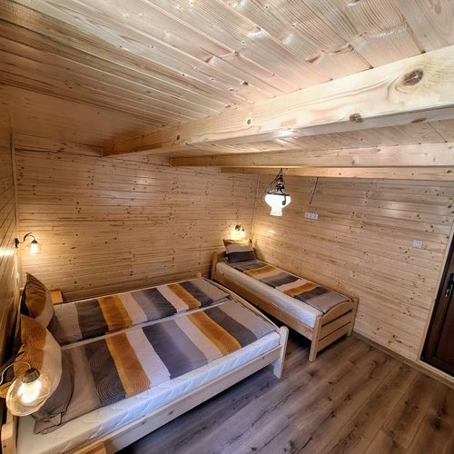 Domek drewniany 13-osobowy Family z łazienką