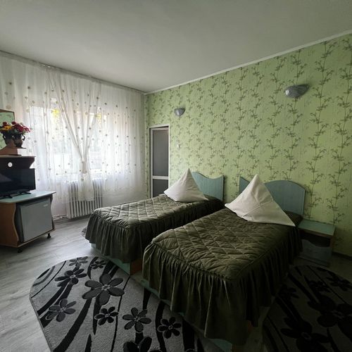 Camera twin cu baie