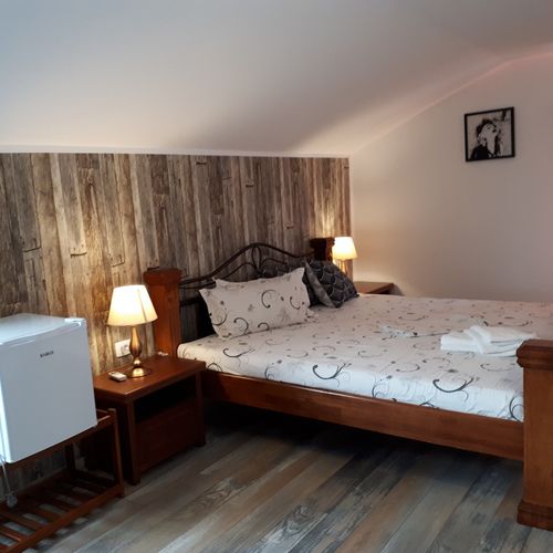 Camera tripla deluxe cu panoramă