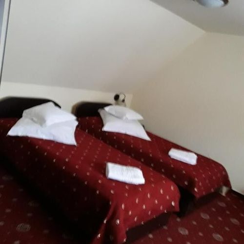 Camera twin economy cu baie