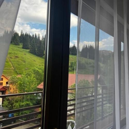 Camera tripla cu balcon