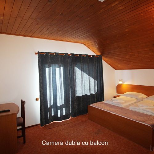 Camera tripla cu balcon cu panoramă
