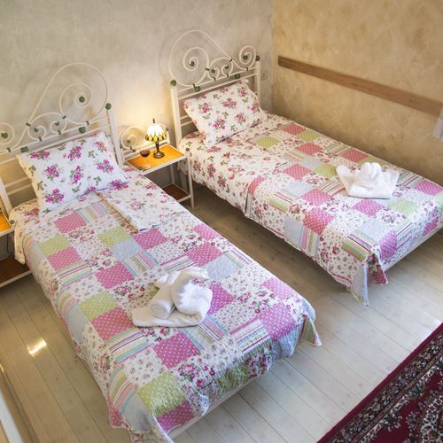Camera twin premium cu baie