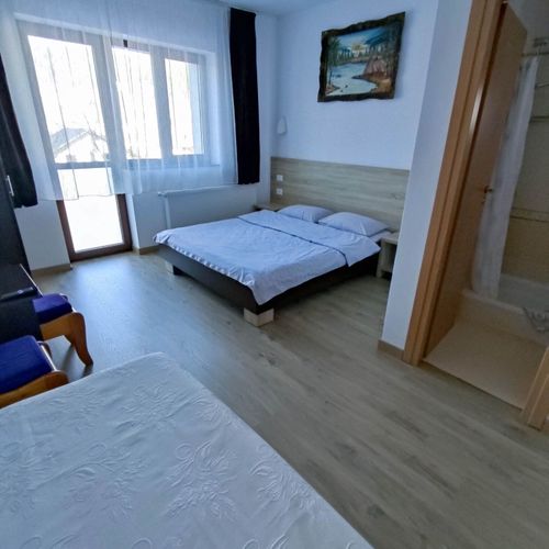 Pokój 3-osobowy z balkonem z widokiem na góry