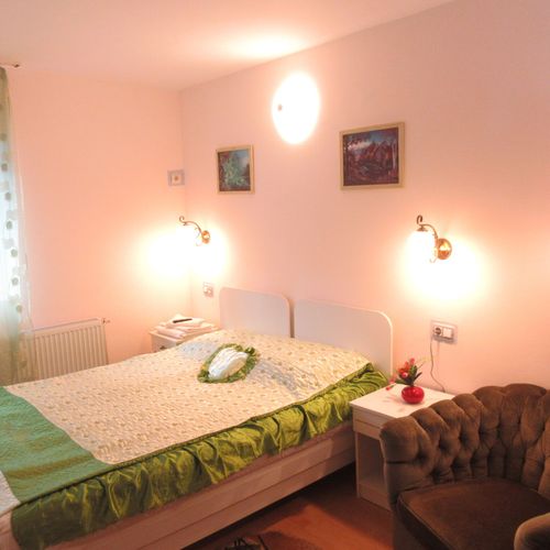 Apartament 4-osobowy z balkonem z łazienką z 2 pomieszczeniami sypialnianymi (możliwa dostawka)