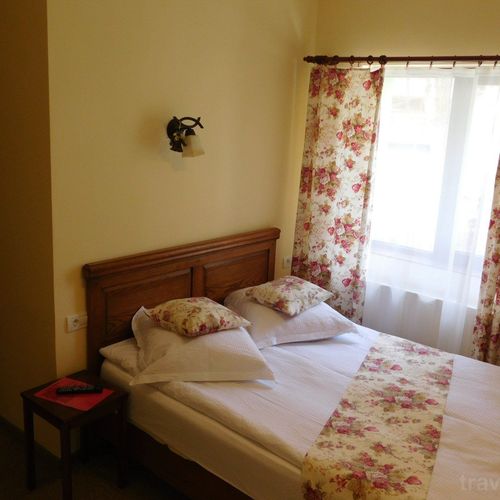 Romantik Pokoj s koupelnou s manželskou postelí