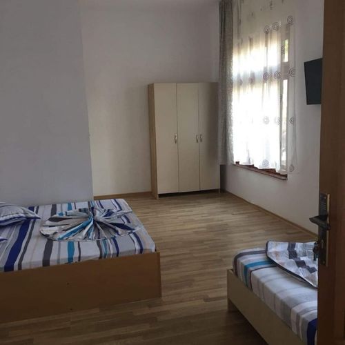 Camera cvadrupla cu baie