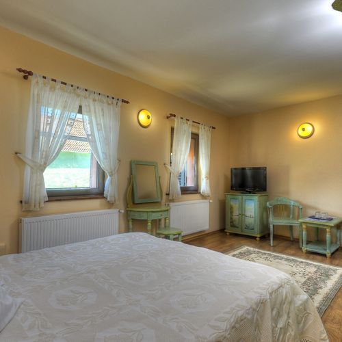 Vilă exclusive cu grădină pentru 12 pers. (se inchirieaza doar integral) (se poate solicita pat suplimentar)