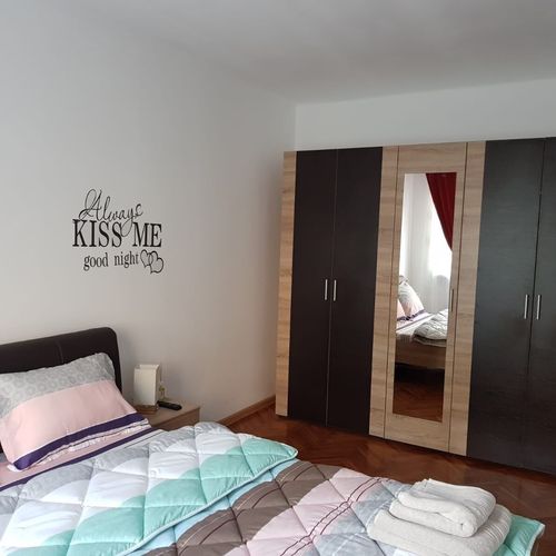 Apartament standard la parter cu 2 camere pentru 4 pers.