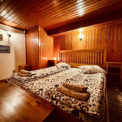 Cabană cu terasă cu panoramă pentru 8 pers. (se inchirieaza doar integral)