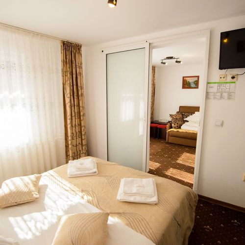Camera tripla cu balcon cu baie