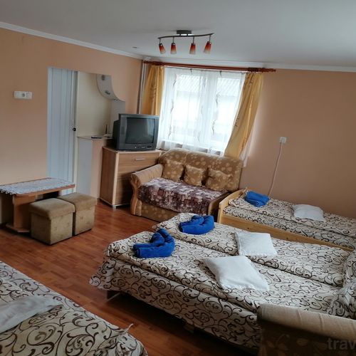 Camera la parter cu baie pentru 5 pers. (se poate solicita pat suplimentar)