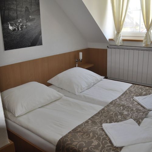 Komfort Pokoj s manželskou postelí na poschodí