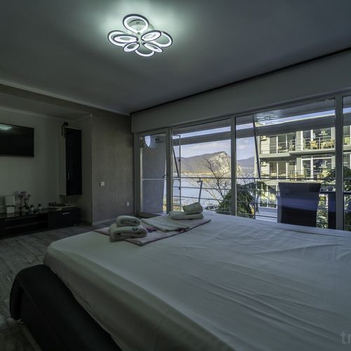 Camera dubla la etaj cu balcon
