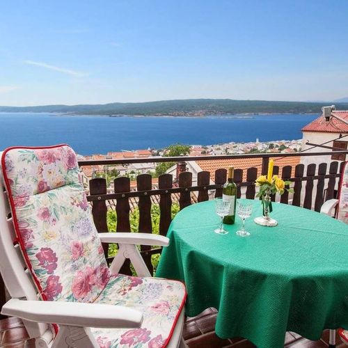 Apartament la etaj cu vedere spre mare cu 3 camere pentru 7 pers.