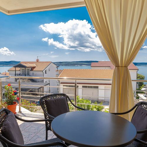 "C" Apartman pro 4 os. se 2 ložnicemi s výhledem na moře