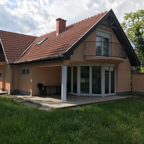 Apartament întreaga unitate cu 3 camere pentru 12 pers. (se poate solicita pat suplimentar)