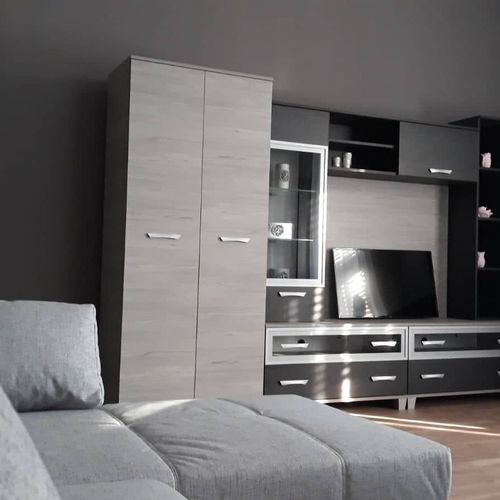 Apartament la etaj cu vedere spre oraș pentru 8 pers. (se inchirieaza doar integral)