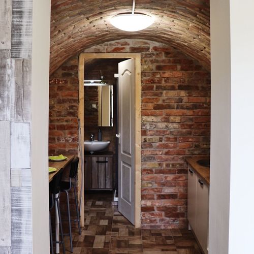 Apartament bianca cu vedere spre grădină pentru 2 pers. (se inchirieaza doar integral)