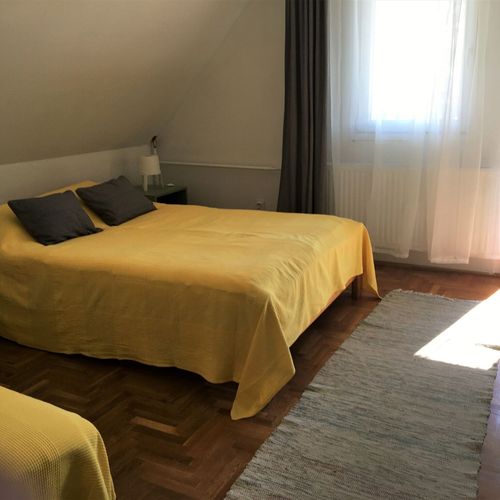 Apartament familial(ă) cu balcon pentru 5 pers. (se inchirieaza doar integral) (se poate solicita pat suplimentar)