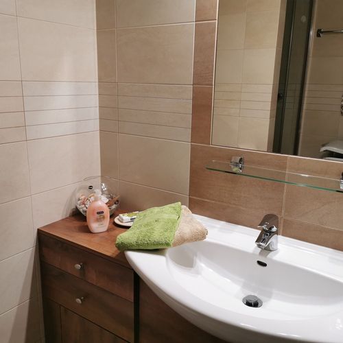 Apartament 4-osobowy na piętrze z widokiem na ogród