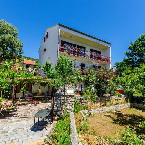 Apartament standard cu aer condiționat cu 2 camere pentru 5 pers.