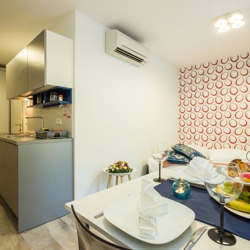 Apartament confort cu aer condiționat cu 2 camere pentru 4 pers.