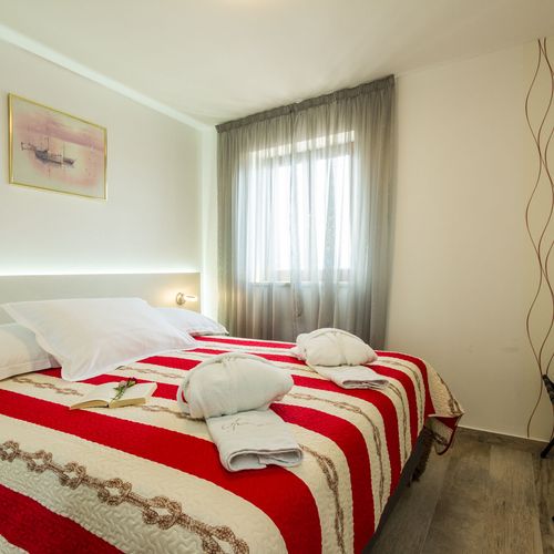 Apartament deluxe cu aer condiționat cu 2 camere pentru 3 pers.