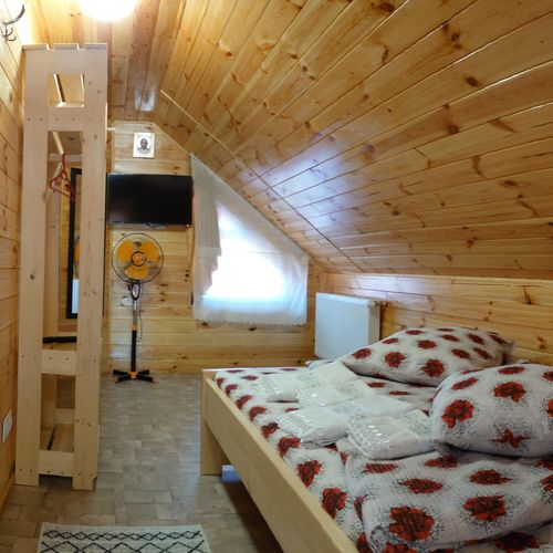 Apartament mansardă cu baie cu 1 camera pentru 4 pers.