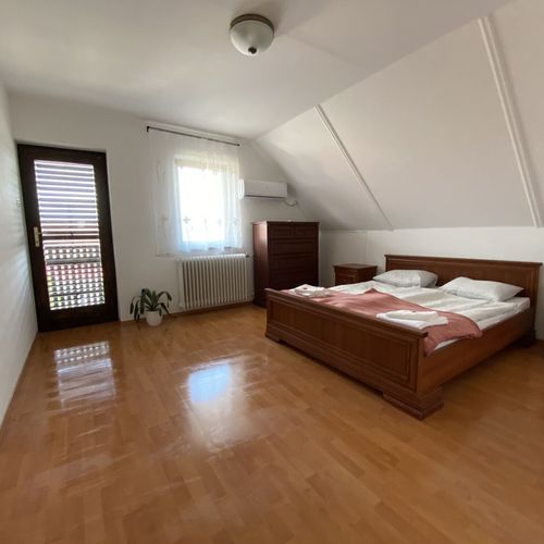 Vilă familial(ă) întreaga unitate pentru 10 pers. (se inchirieaza doar integral)
