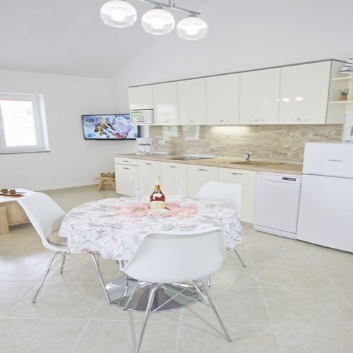 Apartman s klimatizací s manželskou postelí s 1 ložnicí na poschodí (s možností přistýlky)