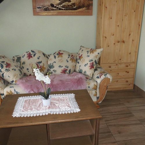 Apartament 5-osobowy na parterze na poddaszu z 2 pomieszczeniami sypialnianymi (możliwa dostawka)