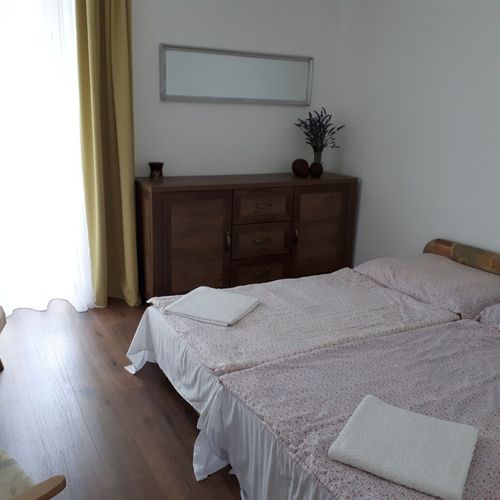 Apartament 4-osobowy na parterze z 2 pomieszczeniami sypialnianymi