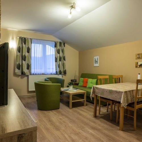 Camera cvadrupla family cu chicinetă proprie (se poate solicita pat suplimentar)