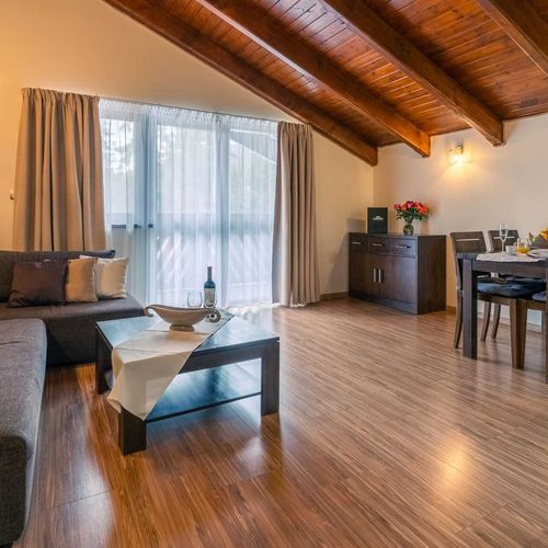Apartament 4-osobowy z prysznicem z własną kuchnią (możliwa dostawka)