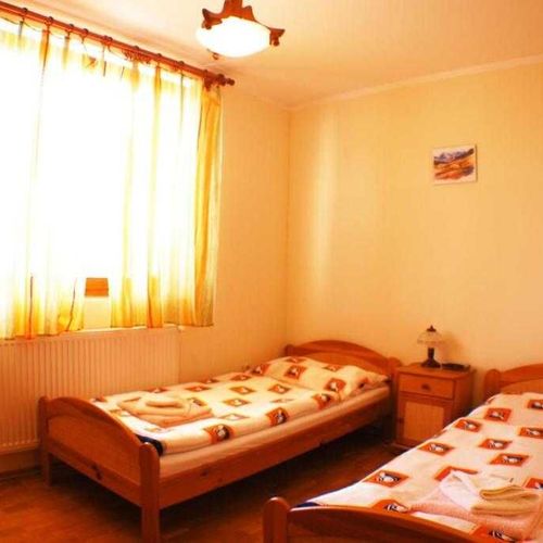 Camera twin cu duș
