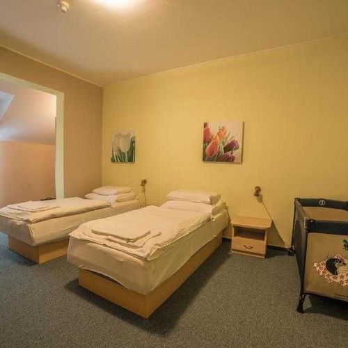 Apartament 4-osobowy z prysznicem z 2 pomieszczeniami sypialnianymi