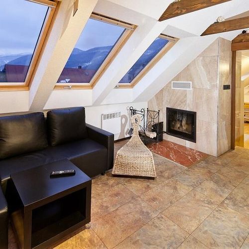 Pokoj se sprchou s vlastní kuchyňkou pro 5 os. (s možností přistýlky)