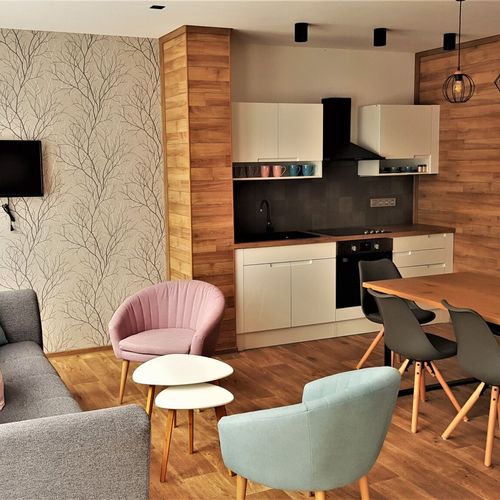 Apartament la parter cu aer condiționat cu 3 camere pentru 6 pers.